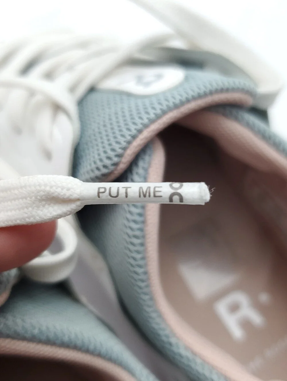 NEW On Running The Roger Advantage White Rosehip Tennis Shoes Women's Size 9